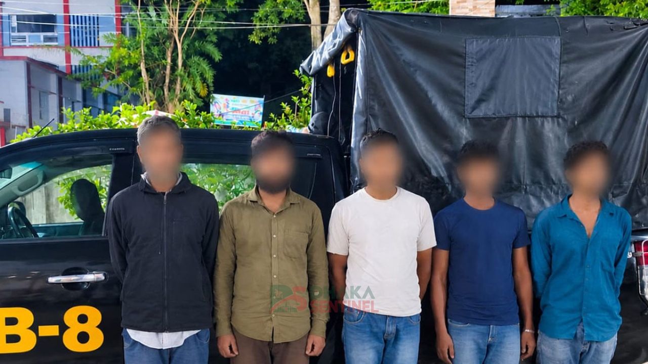 ঝালকাঠিতে ব্যবসায়ীকে কুপিয়ে ৭ লাখ টাকা ছিনতাই, গ্রেফতার ৫