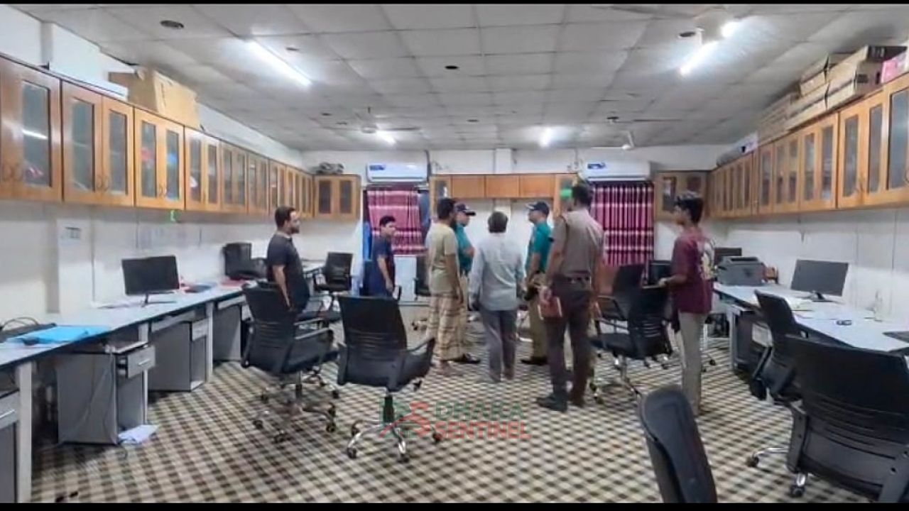 ‘কালকের দিন সময় দিলাম, না হলে সবার আগে তোর লাশ পড়ে থাকবে’
