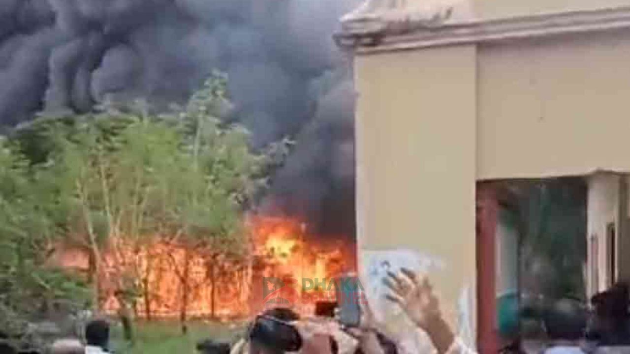 গাজীপুরে কার্টনের গুদামে আগুন, নিয়ন্ত্রণে কাজ করছে পাঁচটি ইউনিট