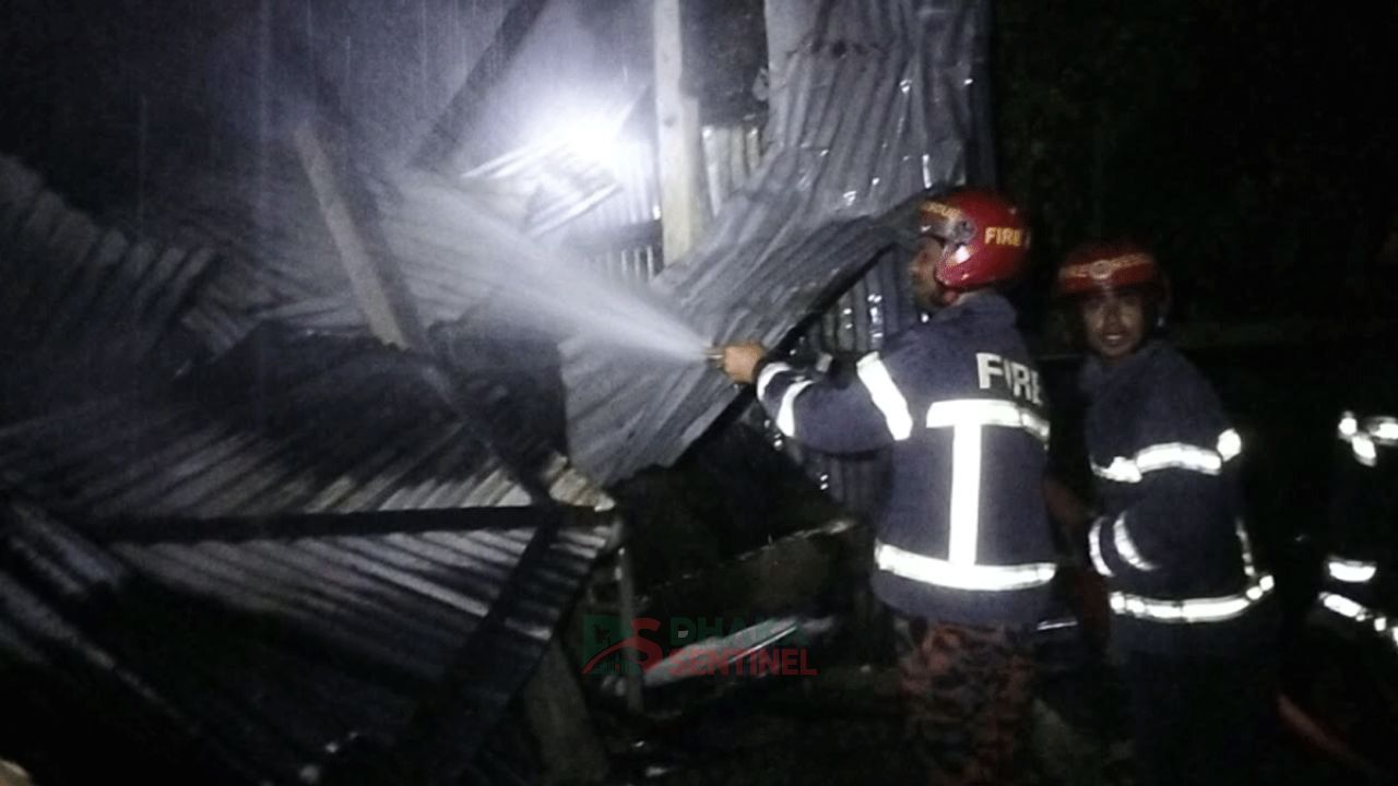 সিরাজদিখানে আগুনে পুড়ল বসতঘর ও রান্নাঘর